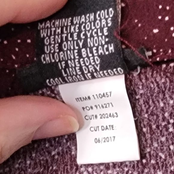 Torrid Burgundy Star Print Choker Top - Galaxy Chic in Size 00 XL! - Picture 5 of 13